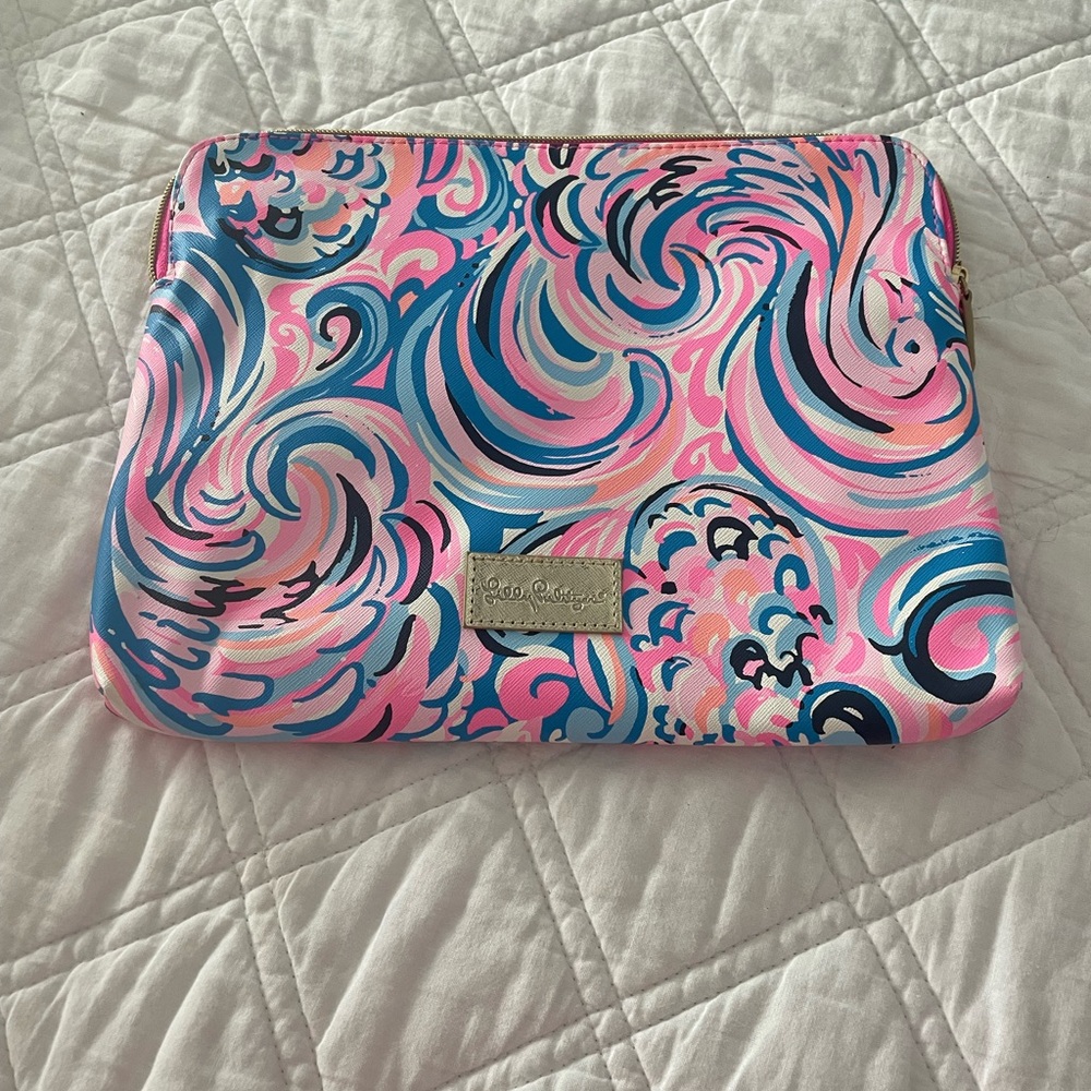 NWOT Lilly Pulitzer Carry All Pouch in Flamingoals